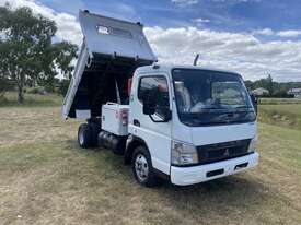  Mitsubishi Fuso Canter 3.5 4x2 Tipper Truck. Ex Council.  - picture0' - Click to enlarge