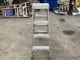 Rhino Industrial Double Sided Step Ladder (1.2m Height) - picture1' - Click to enlarge