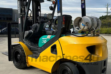 Komatsu 3T Dual Fuel / Gas Forklift with Container Mast FOR SALE