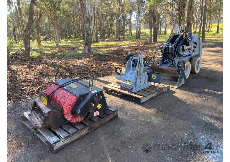 caption Kanga KANGA SCHIBECI 827D Skid Steer Loader