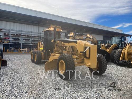 caption CAT 140M Motor Graders