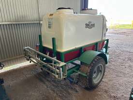 Sprayer trailer with boom - picture0' - Click to enlarge