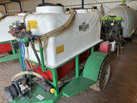 Sprayer trailer with boom - picture2' - Click to enlarge