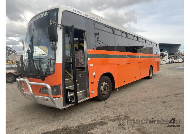 caption 2008 Hino Omnibus