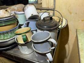 LARGE QTY OF ANTIQUE ENAMELWARE - picture2' - Click to enlarge