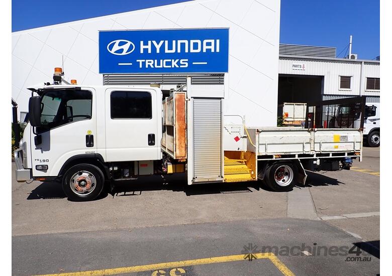 caption ISUZU NPR