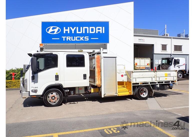 caption ISUZU NPR