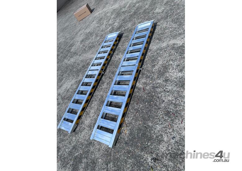 caption 1.6-Tonne 2.4M x 370mm Flat Fold Aluminium Loading Ramps