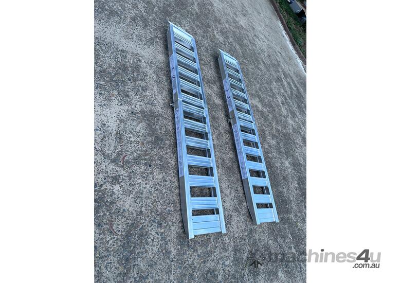 caption 1.6-Tonne 2.4M x 370mm Flat Fold Aluminium Loading Ramps