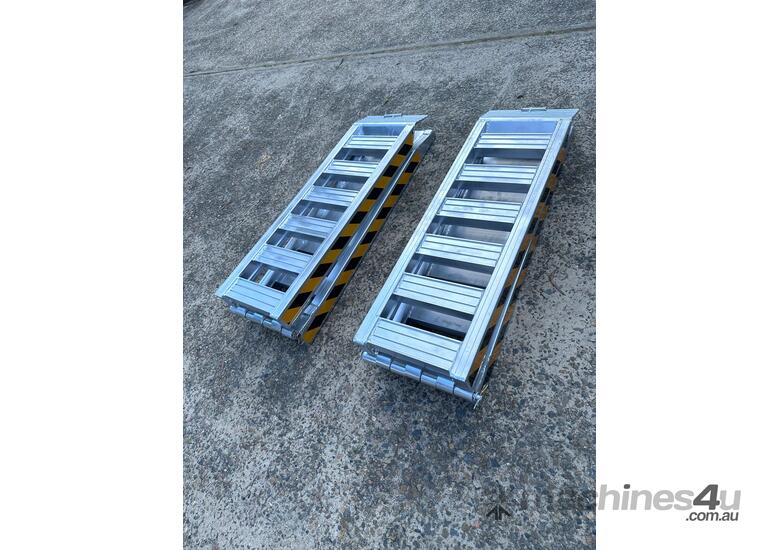 caption 1.6-Tonne 2.4M x 370mm Flat Fold Aluminium Loading Ramps