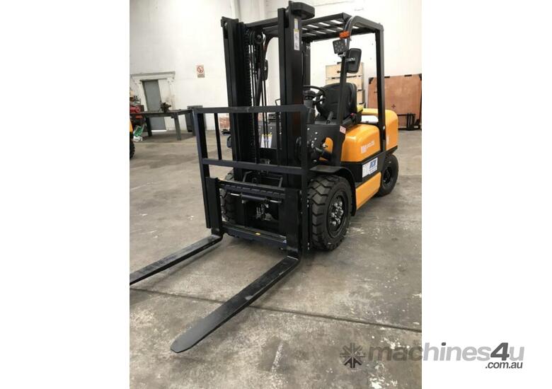 caption CPCD35 - 3.5T Diesel Forklift | 60HP Engine | 4.5M Lift Height | Automatic Transmission | Pneumatic