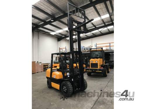 caption CPCD35 - 3.5T Diesel Forklift | 60HP Engine | 4.5M Lift Height | Automatic Transmission | Pneumatic