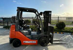 Wollongong Forklift: Compact Toyota 2.5T LPG, 3-Stage Container Mast, 4.3m Lift!