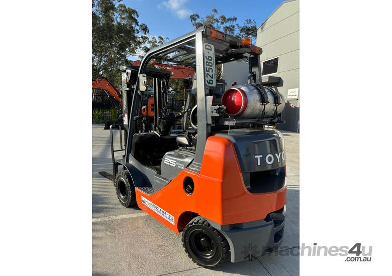 Wollongong Forklift: Compact Toyota 2.5T LPG, 3-Stage Container Mast, 4.3m Lift!