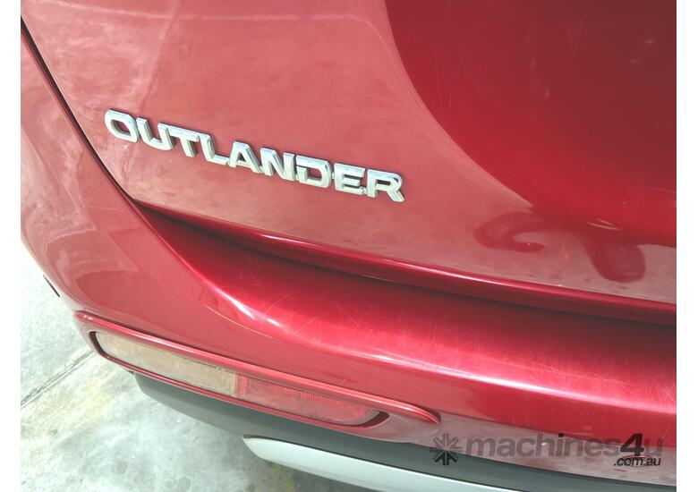 caption 2014 Mitsubishi Outlander LS 7 Seat 4WD Wagon T/Diesel (Auto)