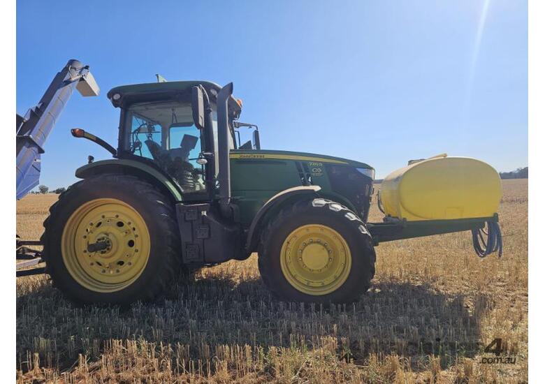 caption FWA Tractor John Deere 7210R