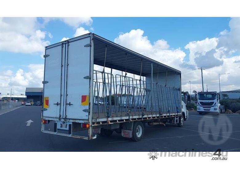 caption Isuzu FRR