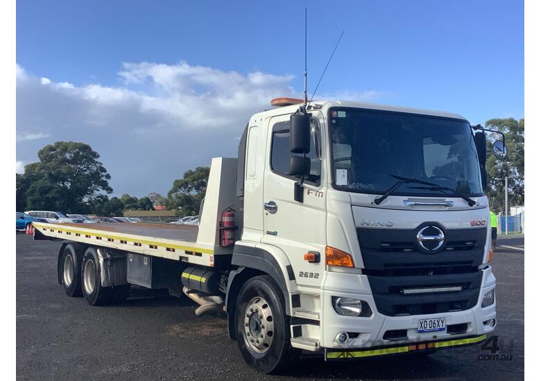 caption 2021 Hino 500 2632 FM Tilt / Slide Tray