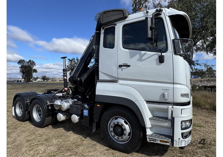 Mitsubishi Fuso FV500 6x4 Automatic Prime Mover with Hiab Crane.  One Fleet Owner.