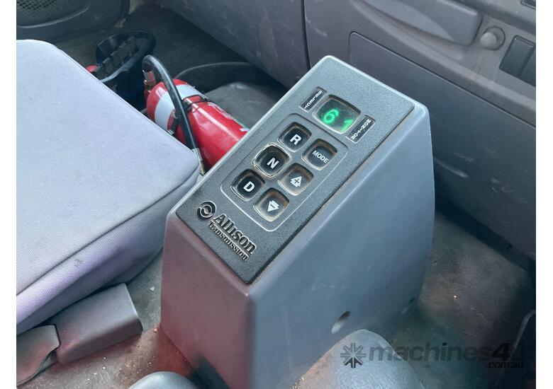 caption 2015 Isuzu FYH2000 Crane Truck (Table Top)