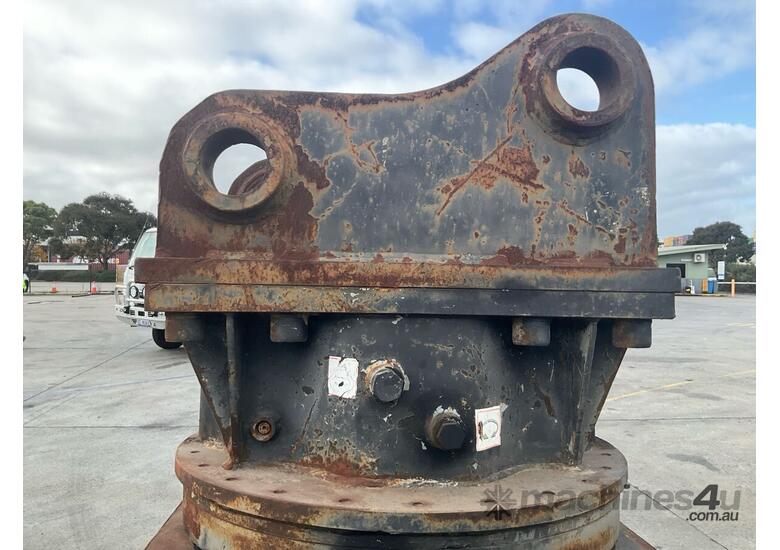 caption JCB Rotating Grab Attachment