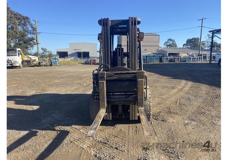 caption 2011 Toyota 32-8FG35 Forklift (Container Mast)