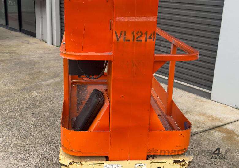 2014 1230ES JLG Mast Lift Stock Picker image 4