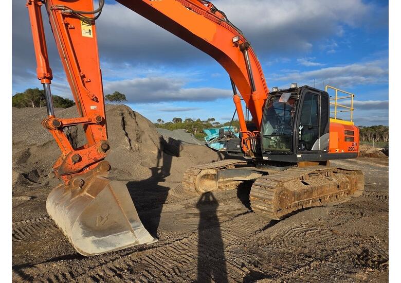2016 HITACHI ZX290LC-5B EXCAVATOR WITH 2 BUCKETS