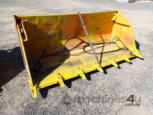 Telehandler Manitou 4in1 bucket