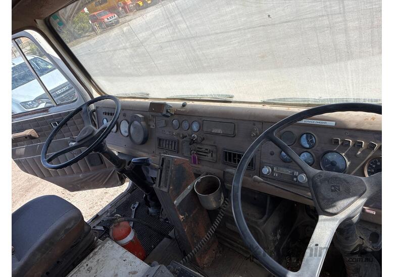 caption 1991 International Acco Cab Chassis