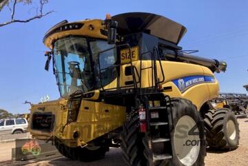 (8751) 2016 NH CR8.90 WITH 840 CD 40' FRONT.