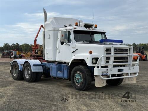 1982 INTERNATIONAL S-LINE PRIME MOVER