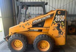 Mustang   2050 skid steer