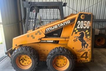 Mustang   2050 skid steer