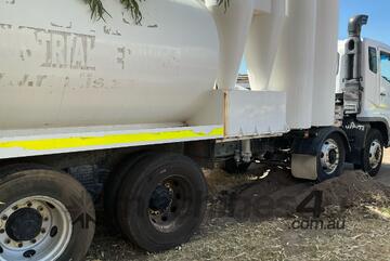 2002 Mitsubishi FS500 Vacuum Truck