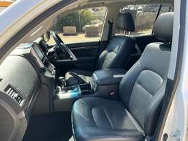 2020 Toyota Landcruiser VX Diesel - picture0' - Click to enlarge