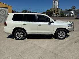 2020 Toyota Landcruiser VX Diesel - picture1' - Click to enlarge
