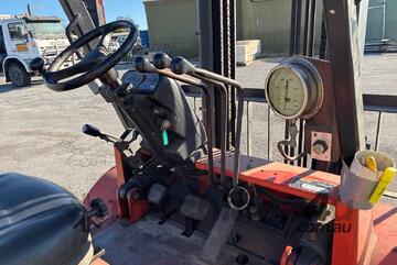 Nissan 2002   F04D40UT Forklift