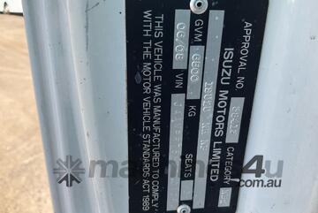 Isuzu 2008   NPR 300 MWB EWP