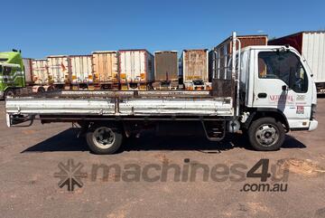 Isuzu 2007   NPR 300 Table Top