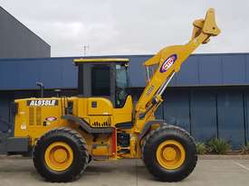 14 Tonne Wheel loader With CUMMINS ENGINE Heavy Duty Quick Hitch 2.5m3 GP Bucket & Pallet Forks - picture0' - Click to enlarge
