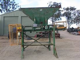Sand bag filling conveyor - picture0' - Click to enlarge