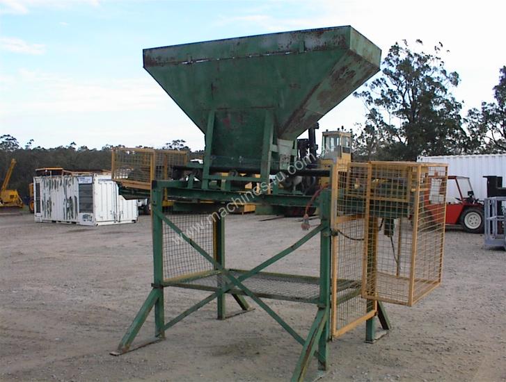 caption Sand bag filling conveyor
