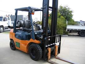 TOYOTA 7FG25 LPG 2.5t with 5.00 mtr lift - picture1' - Click to enlarge
