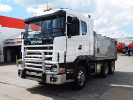 144 Tipper / 6x4 Prime Mover 735,005 KM #2214c - picture0' - Click to enlarge