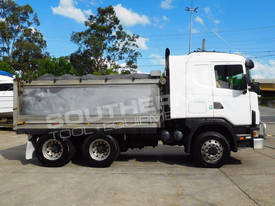 144 Tipper / 6x4 Prime Mover 735,005 KM #2214c - picture0' - Click to enlarge