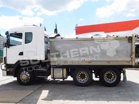 144 Tipper / 6x4 Prime Mover 735,005 KM #2214c - picture2' - Click to enlarge