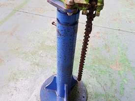 Pipe Vice Dawn C6 Industrial Pipework Clamp on Stand - picture1' - Click to enlarge