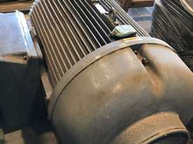 280 kw 375 hp 2 pole 415 volt AC Electric Motor - picture0' - Click to enlarge