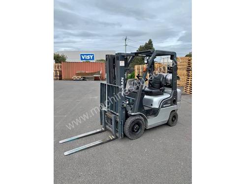 NISSAN L01A18JU 1.8T LPG CONTAINER MAST FORKLIFT - 4.3m High 1800kg Capacity